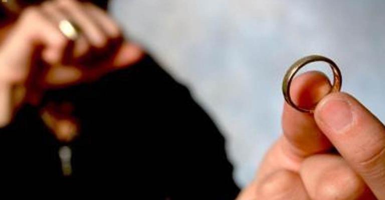 دائرة الإفتاء العام تصدر بيانٍ حول حملة "الطلاق" دائرة الإفتاء العام تصدر بيانٍ حول حملة "الطلاق"