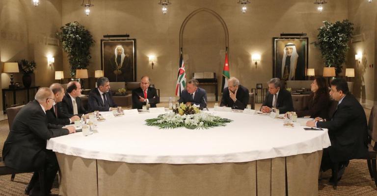 الملك يوجه الحكومة لإجراء انتخابات مجالس المحافظات والبلديات الملك يوجه الحكومة لإجراء انتخابات مجالس المحافظات والبلديات