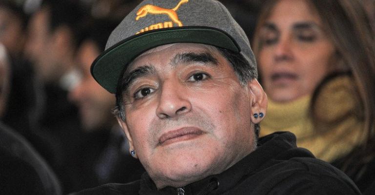 مارادونا يتشاجر مع صحفي في مدريد