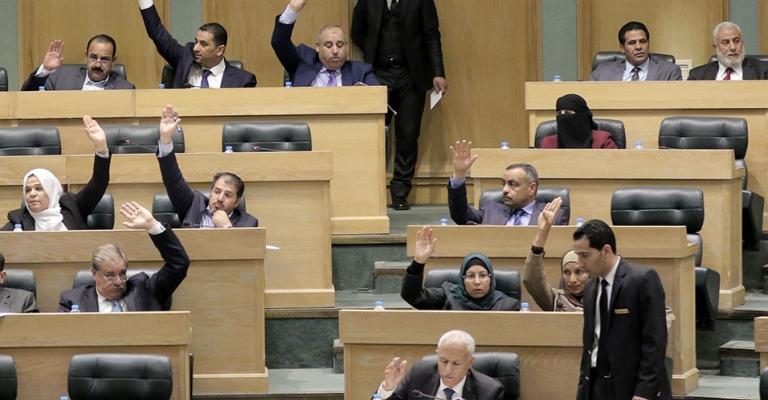 نواب يطالبون بإعادة قراءة عدادات الكهرباء.. وإحالة "البناء الوطني" للخدمات