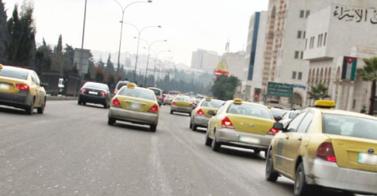 10 آلاف تاكسي في عمان تقوم بـ30 رحلة يوميا 10 آلاف تاكسي في عمان تقوم بـ30 رحلة يوميا