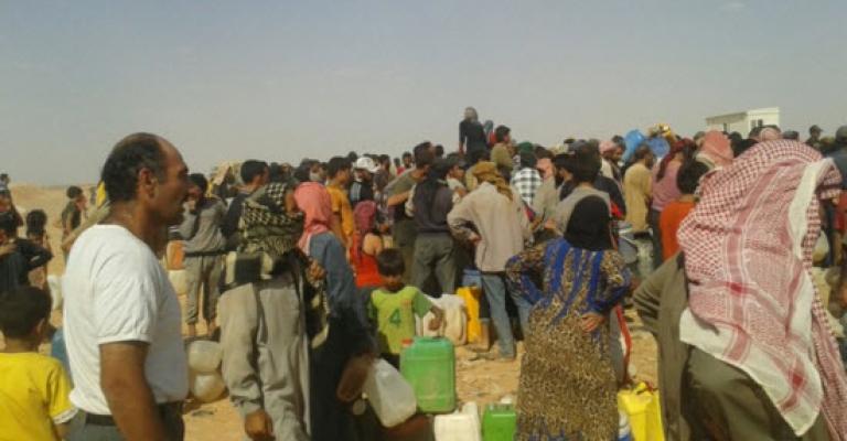 المفوضية تسلم مساعدات لـ15 ألف أسرة سورية في الركبان المفوضية تسلم مساعدات لـ15 ألف أسرة سورية في الركبان