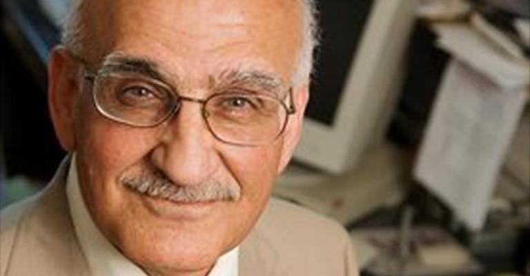 معرض كتب "تحية إلى علي نايفة"