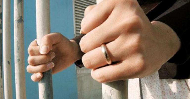 الموقوفات إداريا.. وطريق الحرية المسدود من السجن إلى مركز الإيواء