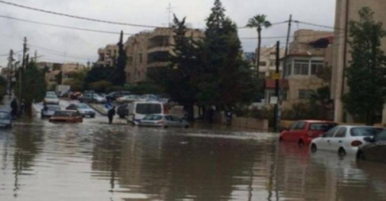 العقبة: إخلاء 35 شخصا حاصرتهم السيول العقبة: إخلاء 35 شخصا حاصرتهم السيول