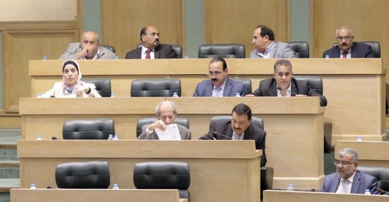 النواب: إحالة وزراء سابقين إلى النائب العام