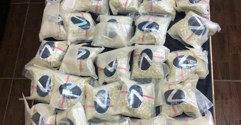 إحباط تهريب 50 ألف حبة مخدرة إحباط تهريب 50 ألف حبة مخدرة