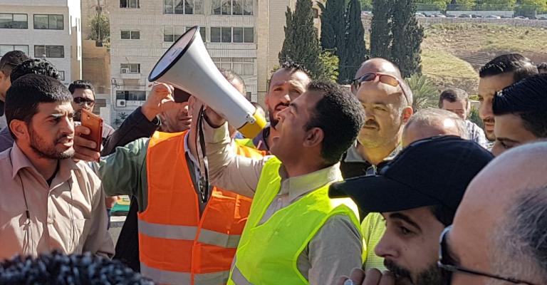 اعتصام لأصحاب التاكسي احتجاجا على التطبيقات اعتصام لأصحاب التاكسي احتجاجا على التطبيقات