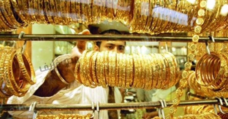 التوترات السياسية تخفض أسعار الذهب التوترات السياسية تخفض أسعار الذهب