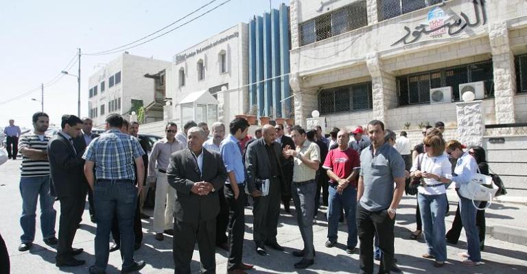 "الصحفيين" تنتقد إدارة"الدستور" لرواتب العاملين المتأخرة