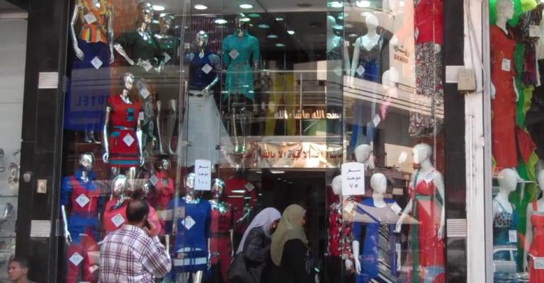 تجار الألبسة يحذرون من تباين التخمين بالمراكز الجمركية