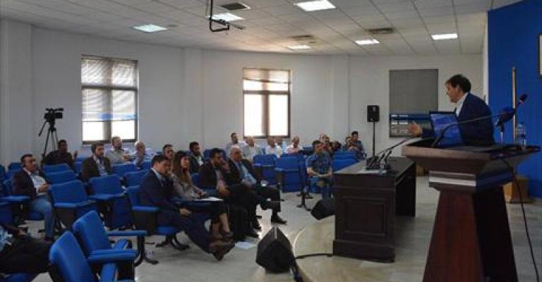 وفد "لا ليغا" يستعرض تجربته بتأسيس رابطة الأندية أمام "المحترفين" وفد "لا ليغا" يستعرض تجربته بتأسيس رابطة الأندية أمام "المحترفين"