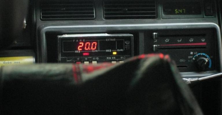 ضبط مركبتي أجرة تتلاعبان بالعداد