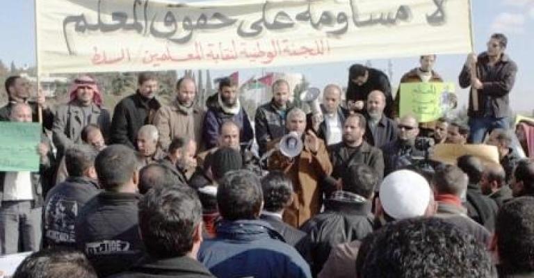 النقابة ترحب بنظام رتب المعلمين وتتمسك بالإضراب