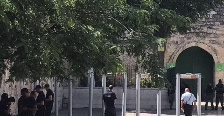 بوابات الكترونية على مداخل الأقصى