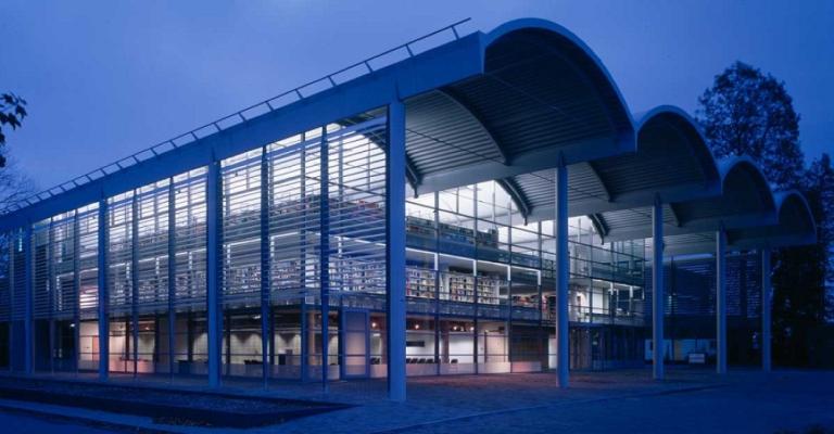 أردني يحصل على أعلى درجة دكتوراه بالبحث العلمي أردني يحصل على أعلى درجة دكتوراه بالبحث العلمي