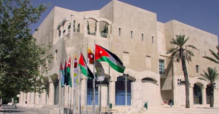 إحالة موظفين بالأمانة للتحقيق وسحب 10 مركبات