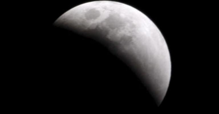 خسوف جزئي للقمر مساء الخميس