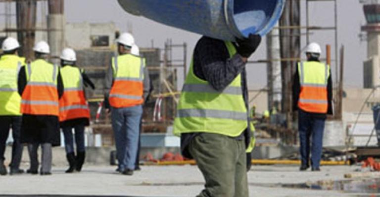 إصدار 137 تصريح عمل للسوريين بقطاعي الإنشاءات والزراعة