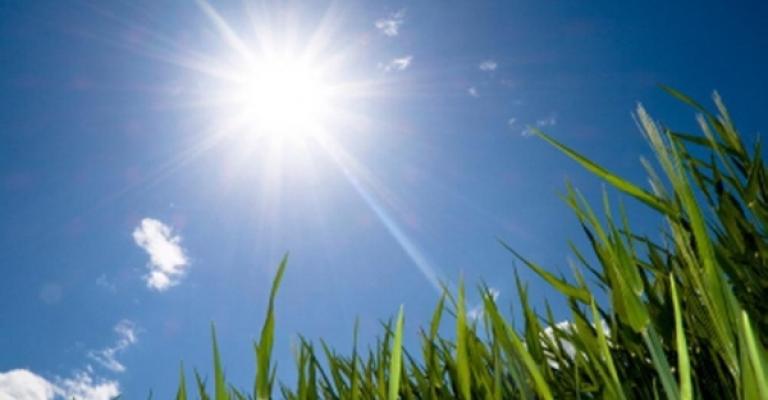 انخفاض طفيف على الحرارة وأجواء صيفية في عمان