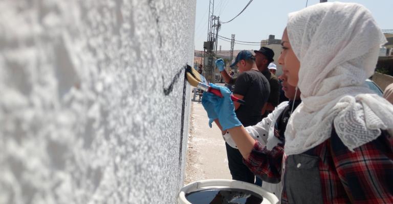 ردا على الإونروا..مبادرة لرسم رموز فلسطينية على جدران مخيم الحصن