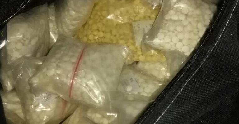 ضبط 70 ألف حبة مخدرة وإصابة عنصر من المكافحة