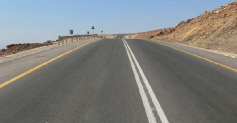 إغلاق طريق الموجب أمام الشاحنات