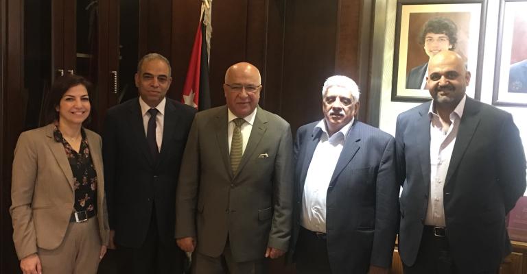 "همم" تلتقي تسلم مذكرة لرئيس الوزراء