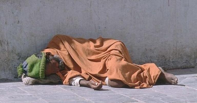 مسنون في بيئة غير صديقة وخارج الرعاية الصحية مسنون في بيئة غير صديقة وخارج الرعاية الصحية