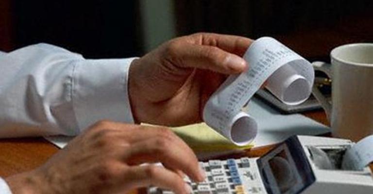 الضريبة تدعو للابلاغ عن الممتنعين عن إصدار فاتورة ضريبية