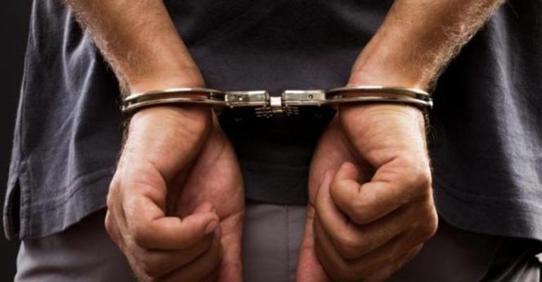 توقيف ولي أمر طالب اعتدى على معلم في مدرسة محمد بن القاسم