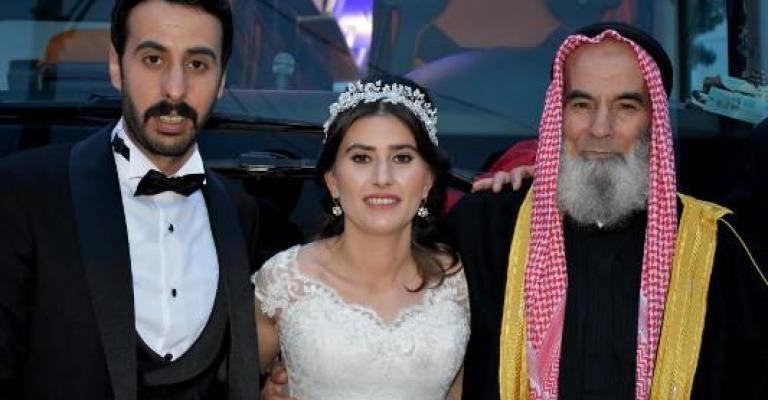 أردني يتزوج أشهر سائقة حافلات تركية أردني يتزوج أشهر سائقة حافلات تركية