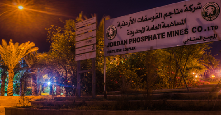 التعامل مع تسرب أمونيا في العقبة