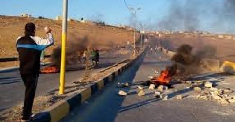 شغب في المزار الشمالي بعد وفاة شاب دهسا شغب في المزار الشمالي بعد وفاة شاب دهسا