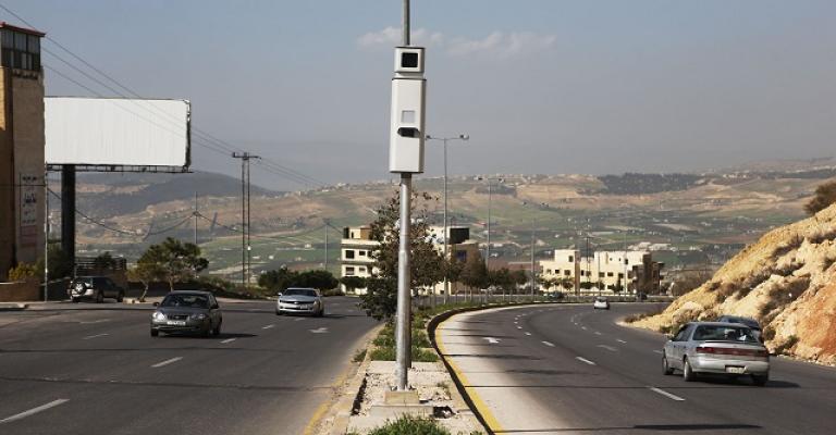 الأمن يحذر من تجاوز عامود الإشارة الضوئية