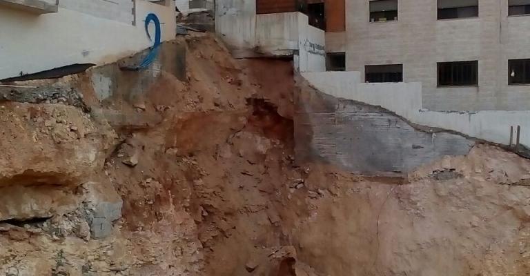 اخلاء مبنيين لسبب حفريات قيد الانشاء وعدم الالتزام بالتوصيات الهندسية