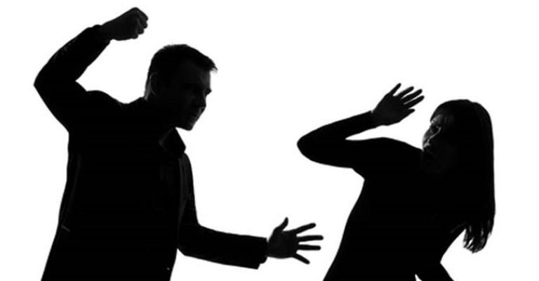 "المحامين" تدعو الى تغليظ العقوبات المتعلق بالعنف ضد المرأة