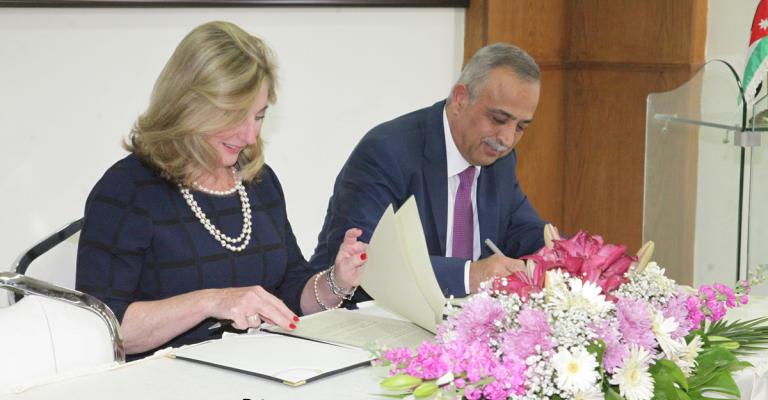 اتفاقيتان لإنشاء مطار ومركز لوجستي في المفرق اتفاقيتان لإنشاء مطار ومركز لوجستي في المفرق