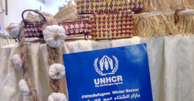 لاجئون يعرضون منتجاتهم وتراثهم في بازار شتوي لاجئون يعرضون منتجاتهم وتراثهم في بازار شتوي