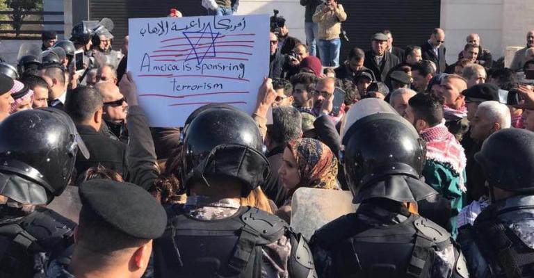 اعتصام أمام السفارة الأمريكية ووقفات طلابية ضد "نقل السفارة"