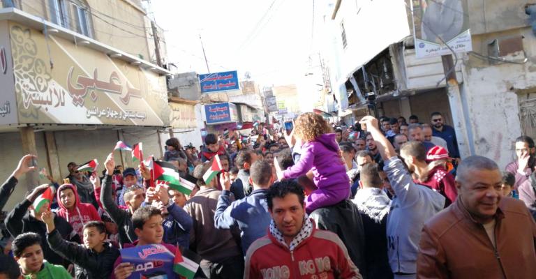 وقفة احتجاجية على القرار الاميركي بمسجد ابي عبيدة وقفة احتجاجية على القرار الاميركي بمسجد ابي عبيدة