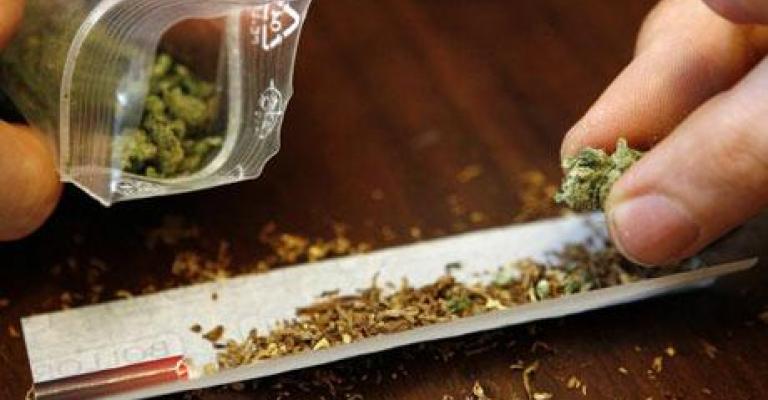 القبض على 12 شخصا من مروجي المخدرات في التاج