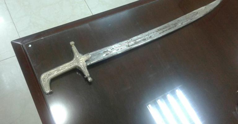 القبض على مواطن ضرب سائق تاكسي بسيف