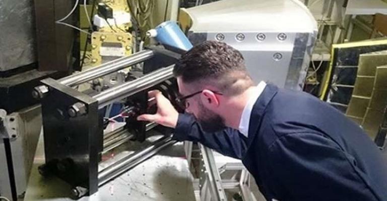 طالب أردني يجري تجربة نووية فريدة في روسيا