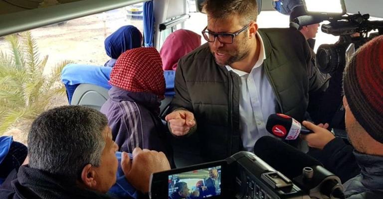 فريق فداء يستنكر اعتداء عضو الكنيست على أهالي الأسرى فريق فداء يستنكر اعتداء عضو الكنيست على أهالي الأسرى