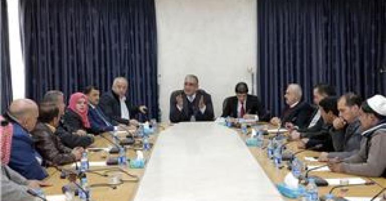 الاتفاق على تعليق اعتصام أصحاب وسائقي الشاحنات الاتفاق على تعليق اعتصام أصحاب وسائقي الشاحنات