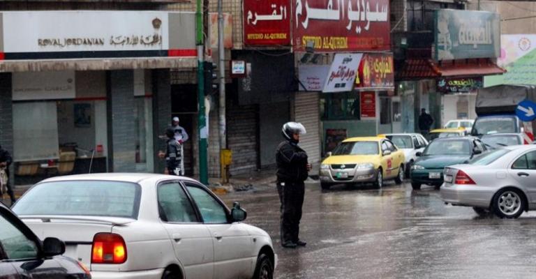 بدء تطبيق خطة مرورية لمواجهة الظروف الجوية بدء تطبيق خطة مرورية لمواجهة الظروف الجوية