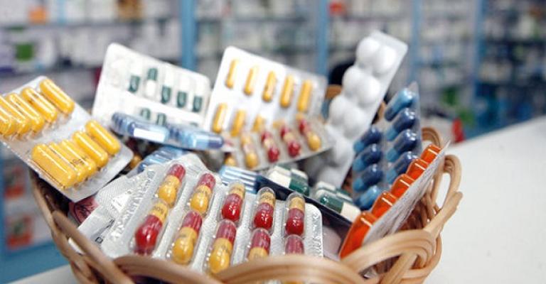 صيادلة يرفضون الضريبة على الأدوية صيادلة يرفضون الضريبة على الأدوية
