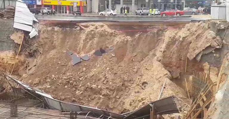 اغلاق جزئي لشارع الجاردنز بسبب تشققات اغلاق جزئي لشارع الجاردنز بسبب تشققات