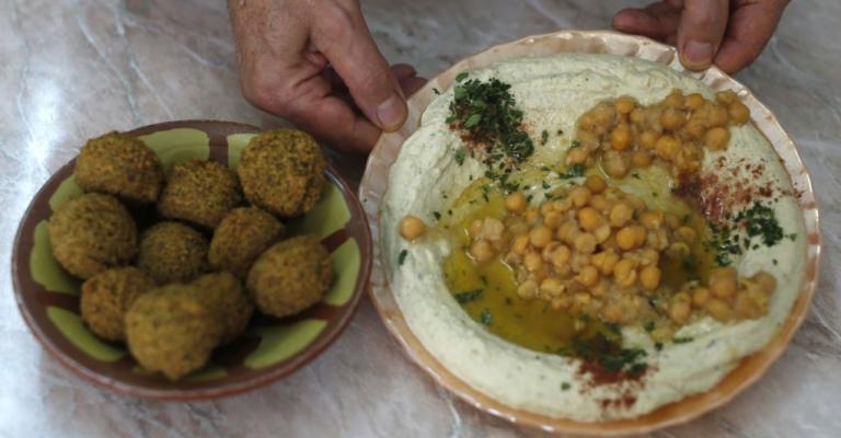 المطاعم تطالب الحكومة برفع اسعار الوجبات الشعبية المطاعم تطالب الحكومة برفع اسعار الوجبات الشعبية